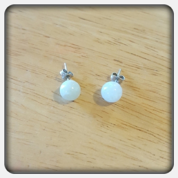 NWOT  Genuine Jade Stud Earrings - Picture 2 of 5